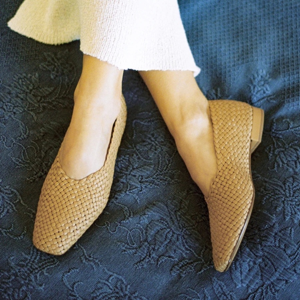 LOQ Carolina woven flats in Dune, Size 41